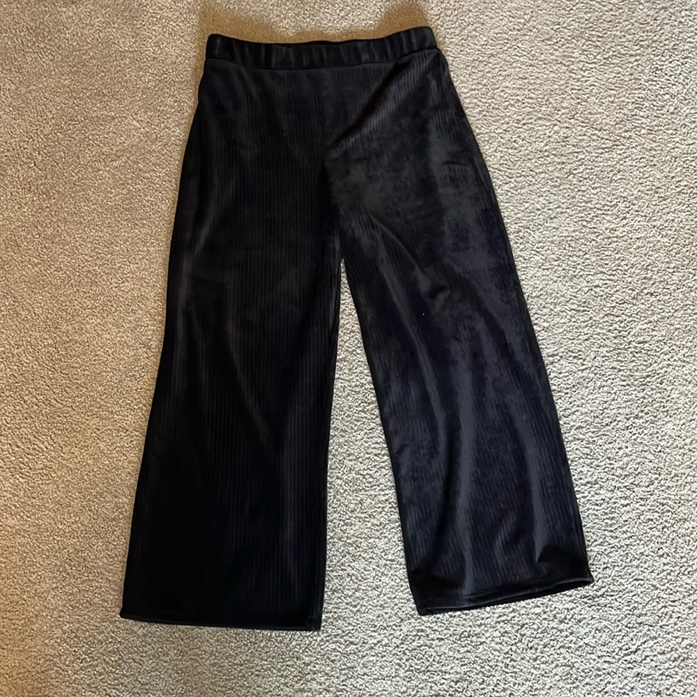 Wide leg, velvet textured pants